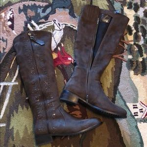 Azura Tall Taupe Gray Boot Size 41